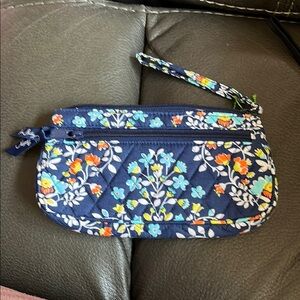 Vera Bradley chandelier floral wristlet